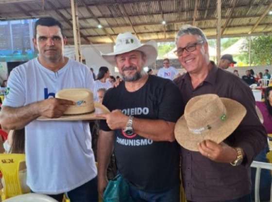 Chapéu autografado por Bolsonaro é leiloado a R$ 22 mil em distrito de MT
