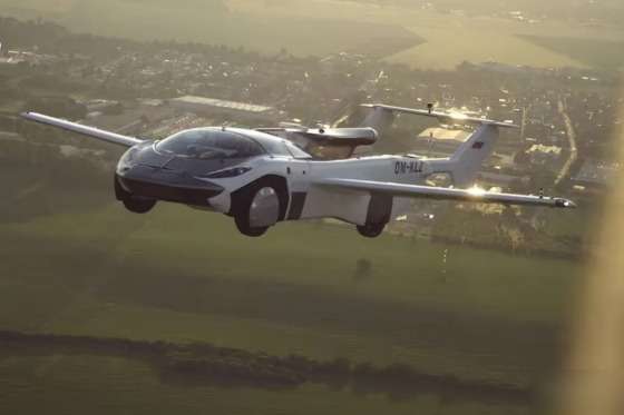 O modelo atinge 250 km/h no ar.