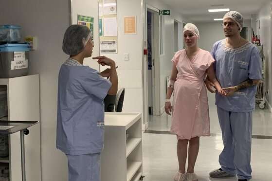 INTERPRETE DE LIBRAS PARTO.jpg