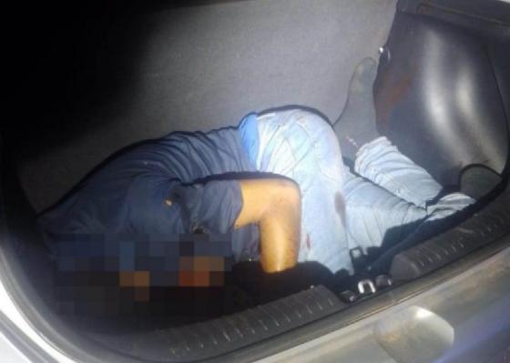 homedm morto em porta-malas