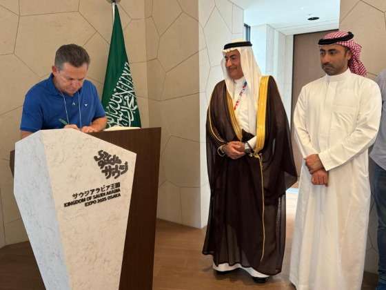 Mauro Mendes reúne com embaixador da Arábia Saudita no Japão, durante a Expo Osaka 2025