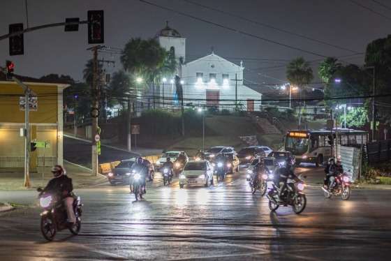 transito com garoa em cuiabá frio