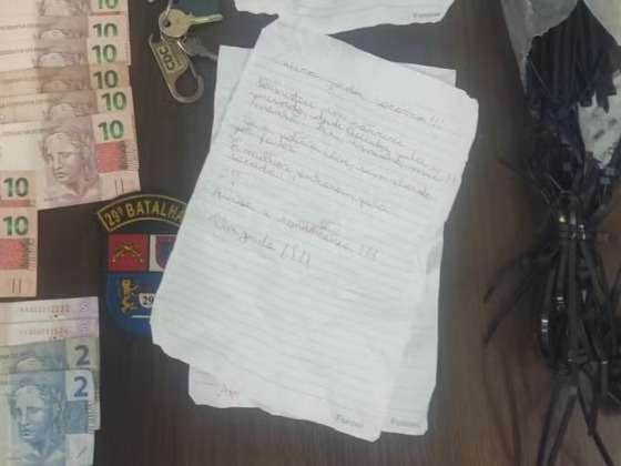 Mãe e filha mantidas em cárcere no PR jogaram bilhetes pedindo ajuda pela sacada de apartamento