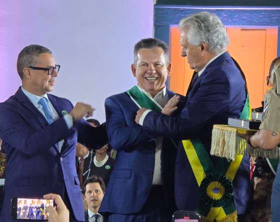 Mauro Mendes recebe a mais alta honraria do estado de Goiás